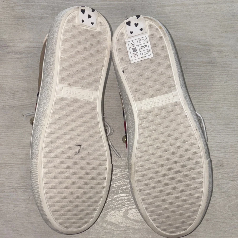 Skechers Metallic Gold Sneakers with Red and White Accents and Pearl details - Picture 5 of 6